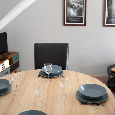 Secret Mama With Mobile Aircon, Including A Free Parking Space At 200 Meters Lägenhet