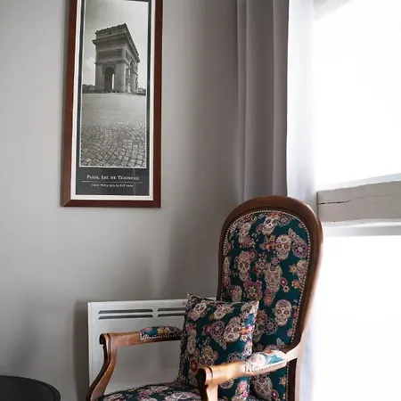 Secret Mama With Mobile Aircon, Including A Free Parking Space At 200 Meters *