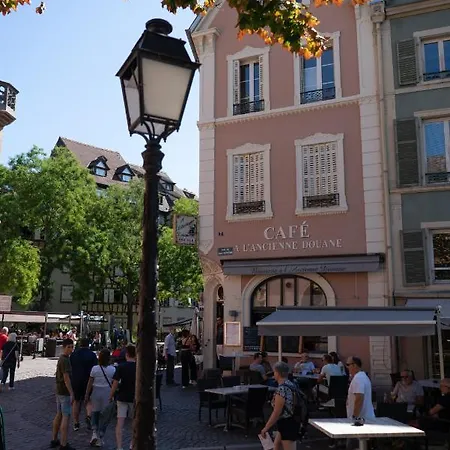 Secret Mama With Mobile Aircon, Including A Free Parking Space At 200 Meters Lägenhet Colmar