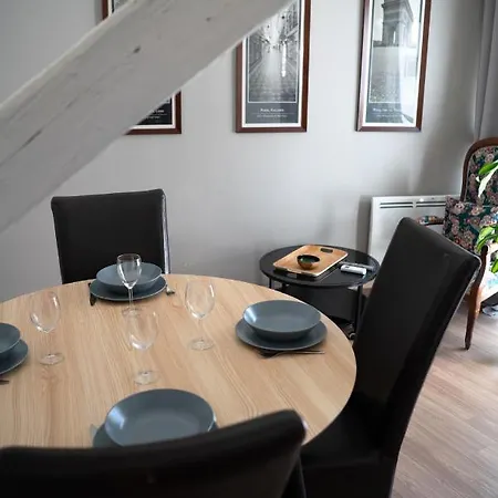 Secret Mama With Mobile Aircon, Including A Free Parking Space At 200 Meters