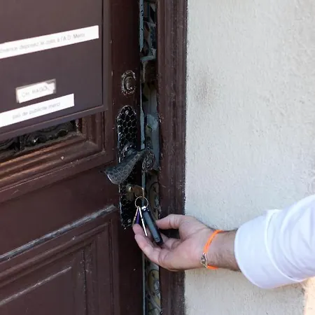 Secret Mama With Mobile Aircon, Including A Free Parking Space At 200 Meters