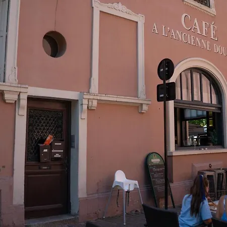 Secret Mama With Mobile Aircon, Including A Free Parking Space At 200 Meters Apartment