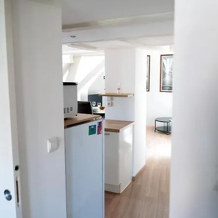 Secret Mama With Aircon Including A Parking Space At 200 Meters *